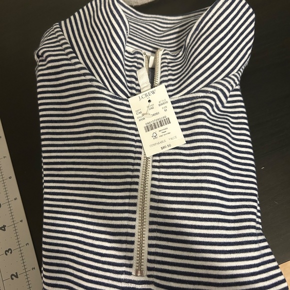 J Crew Terry Quarter zip NWT, Size Medium - Picture 4 of 4
